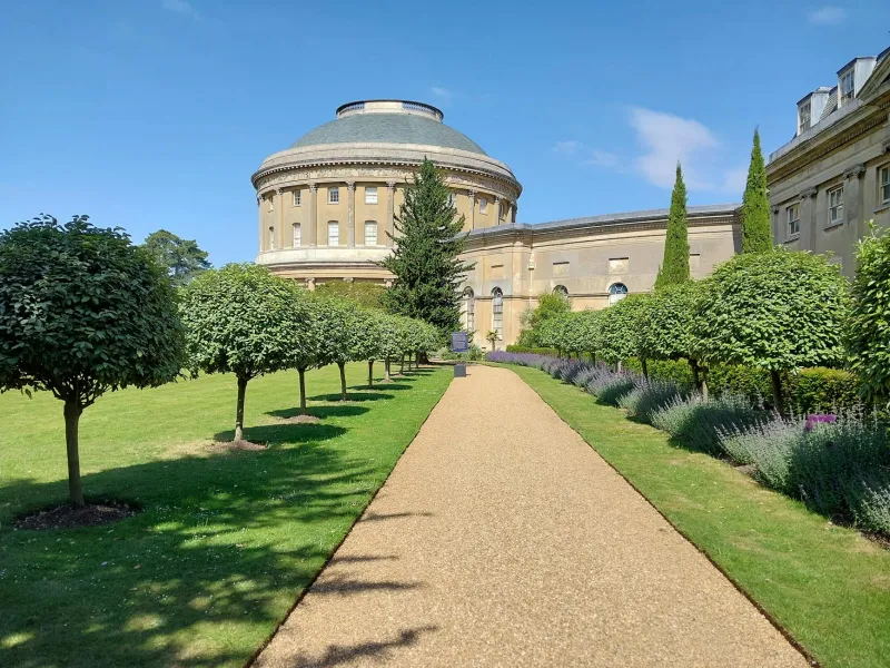 Framing Paradise: The Lost Art of Landscape Borrowing That's Reshaping Modern Interiors